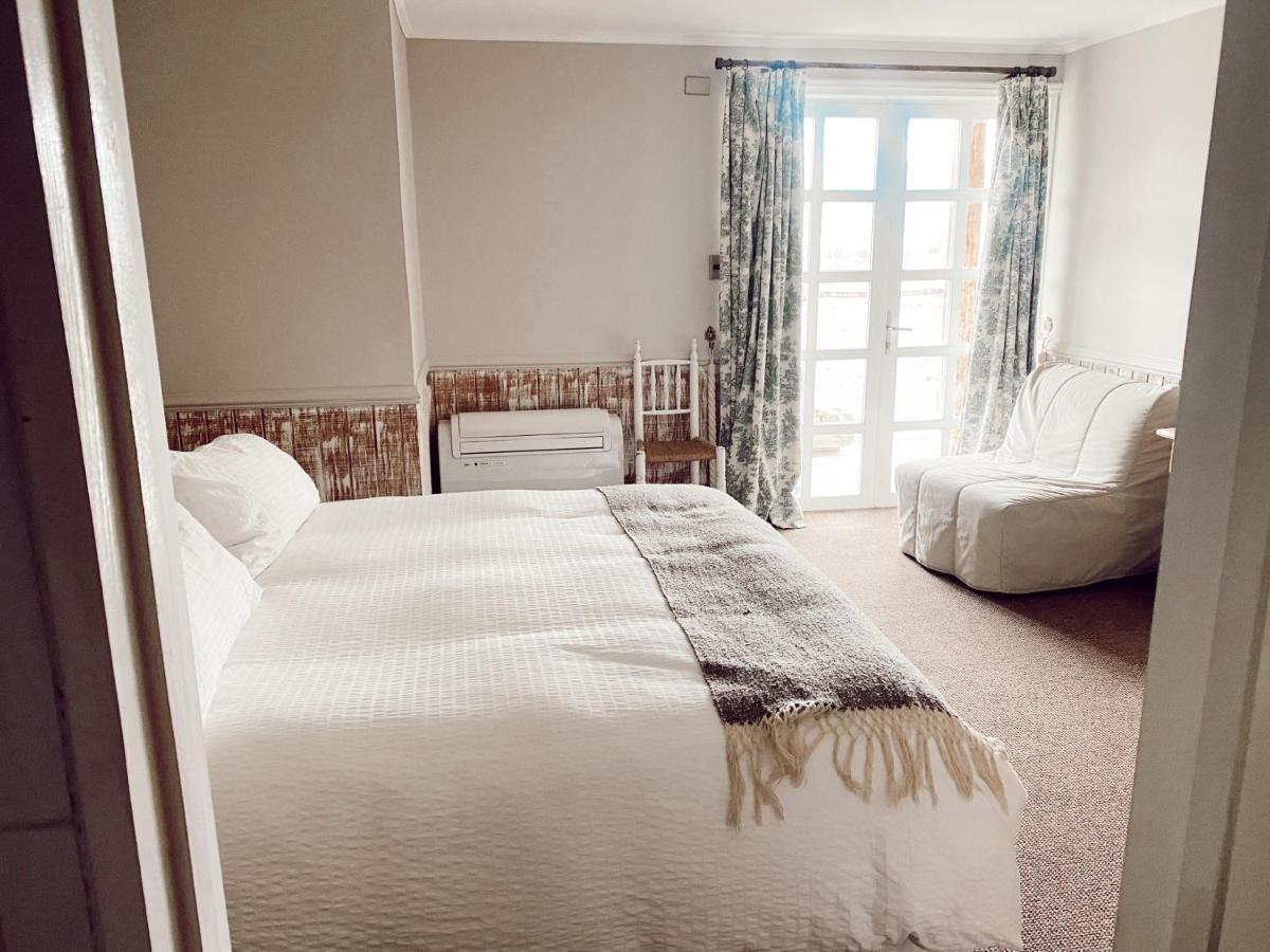 Hotel Marina Вичукен Екстериор снимка